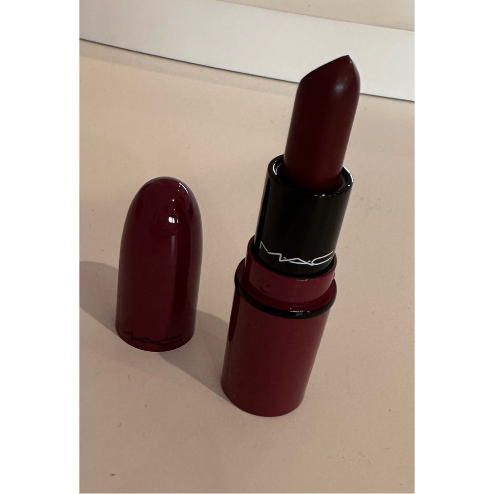 MAC Cosmetics Lipstick in Diva